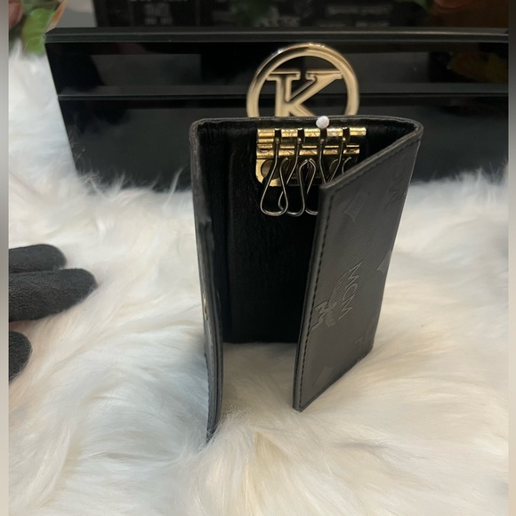⭐️MCM Germany Key Ring Holder in Nylon Exterior with Leather Interior.